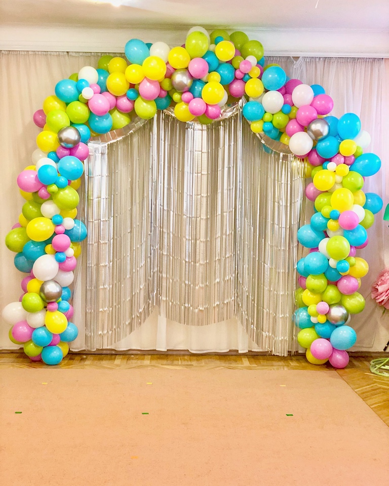 Арка из шариков разнокалиберная + шторки фольгированные