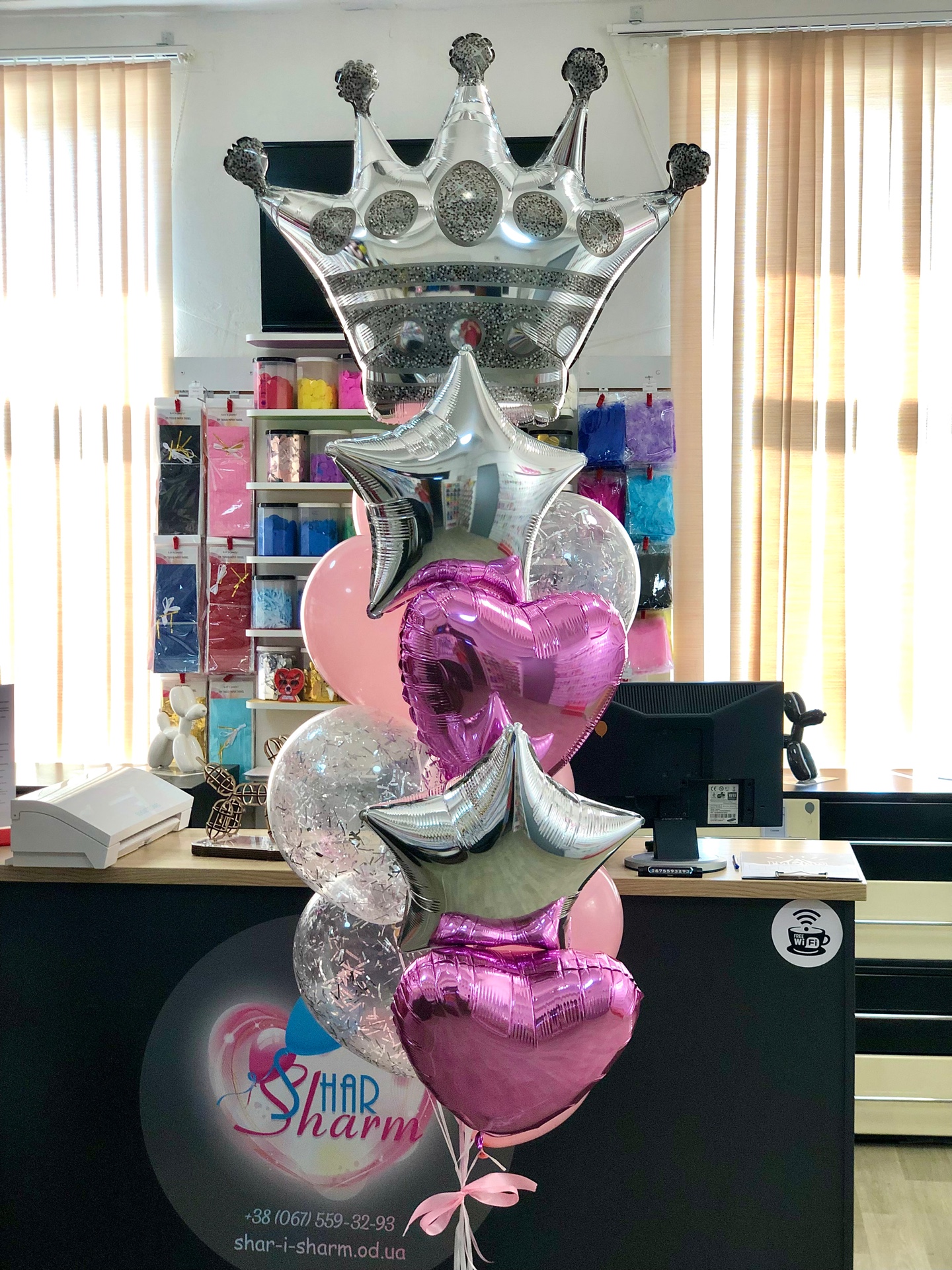 Королевский букет шаров с серебрянной короной
