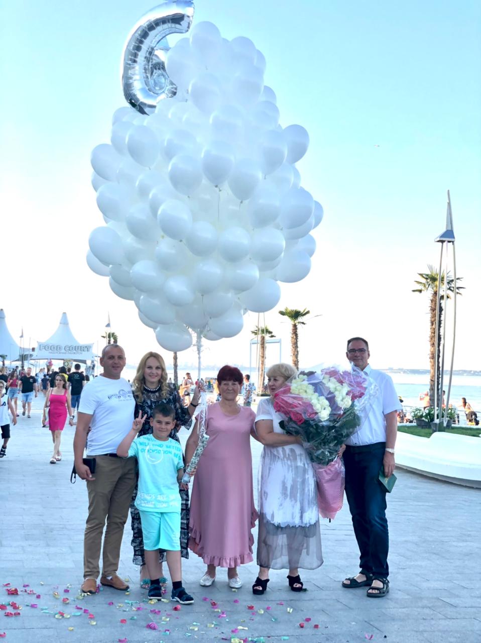 Эффектный букет шаров из 251 шара и 2 цифр