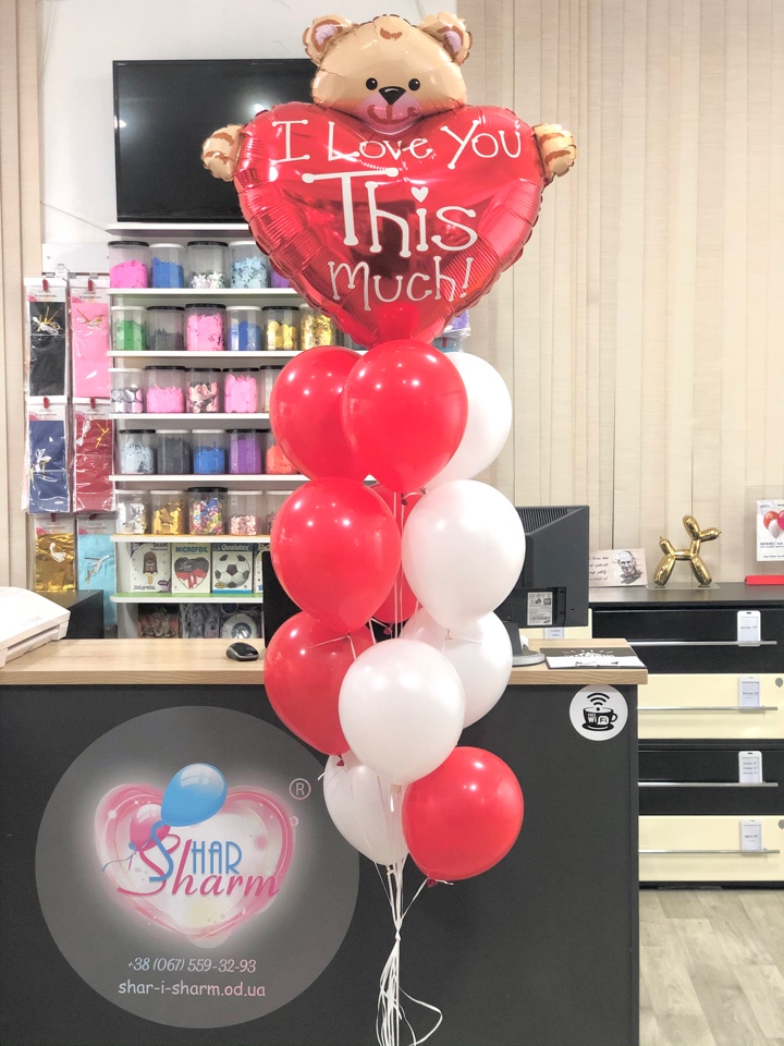 Букет шаров мишка обнимает сердце