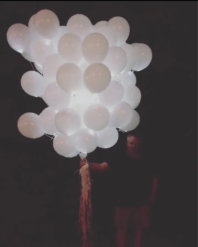 Светящиеся шары 70штук