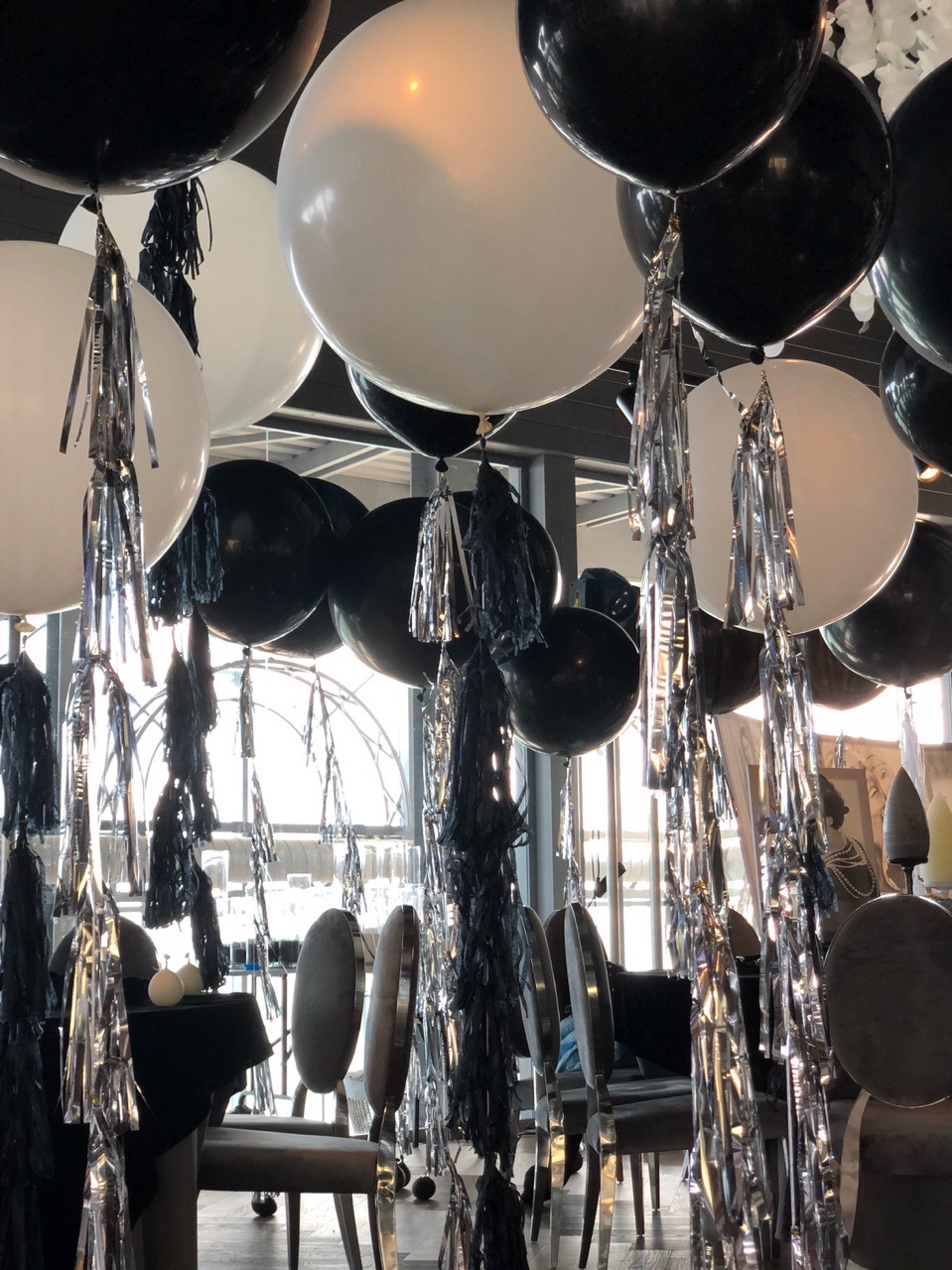 Шары гиганты с кисточками тишью(цена за штуку)