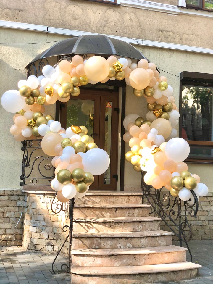 Красивое оформление шарами салона красоты