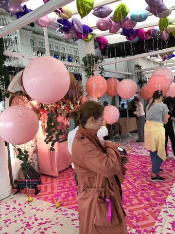 Оформление дня рождения гигантами и фольгированными шарами