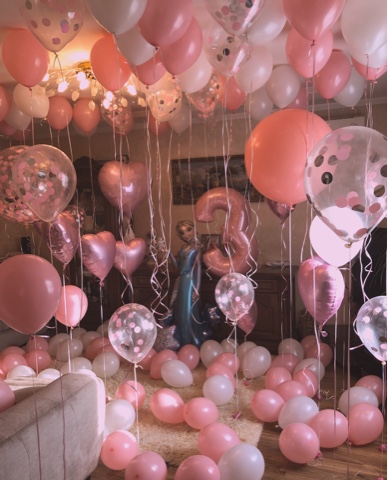 Оформление шарами на 3 года в стиле Эльза