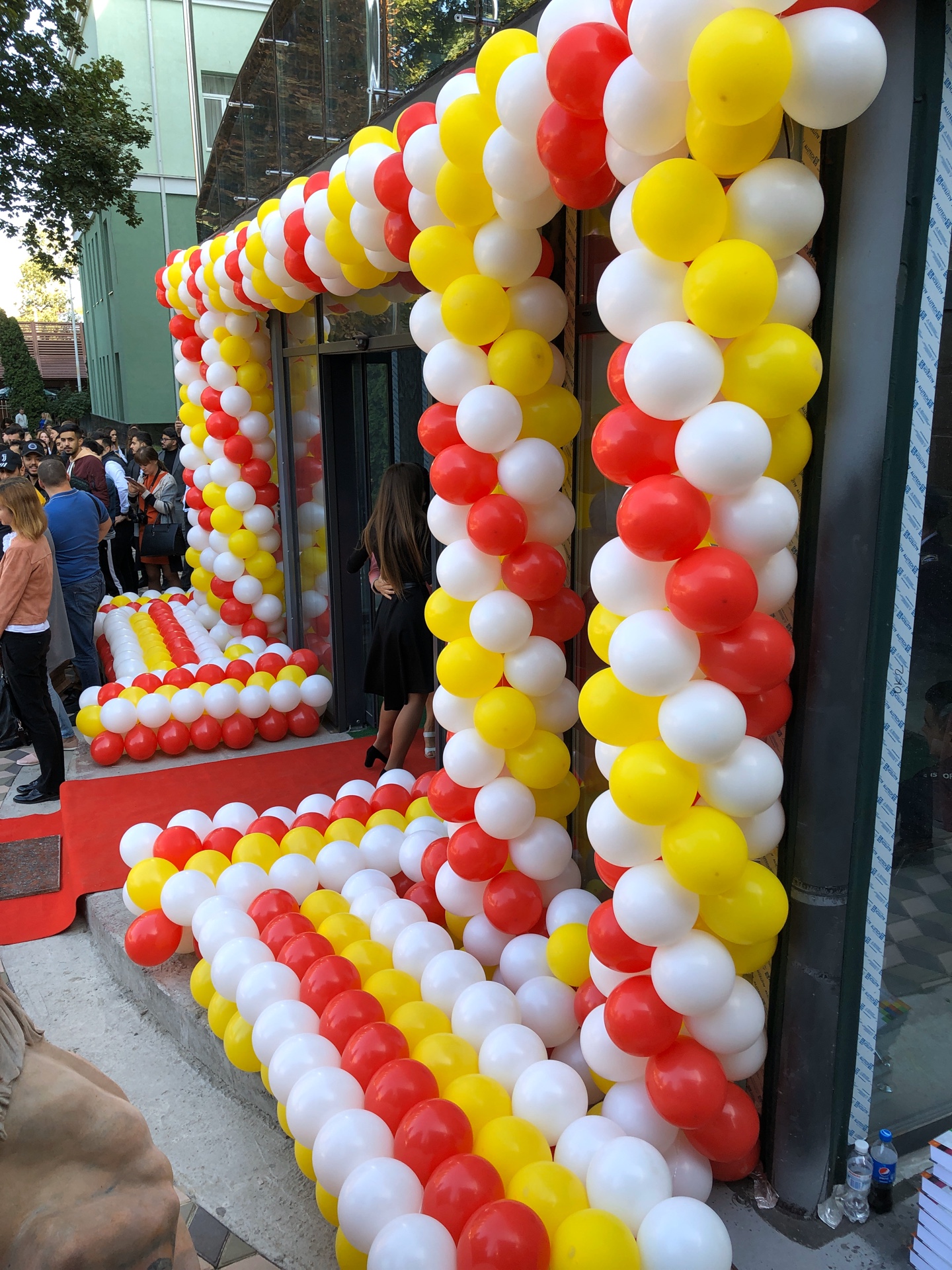 Оформление шарами магазина - гирляндой в Одессе