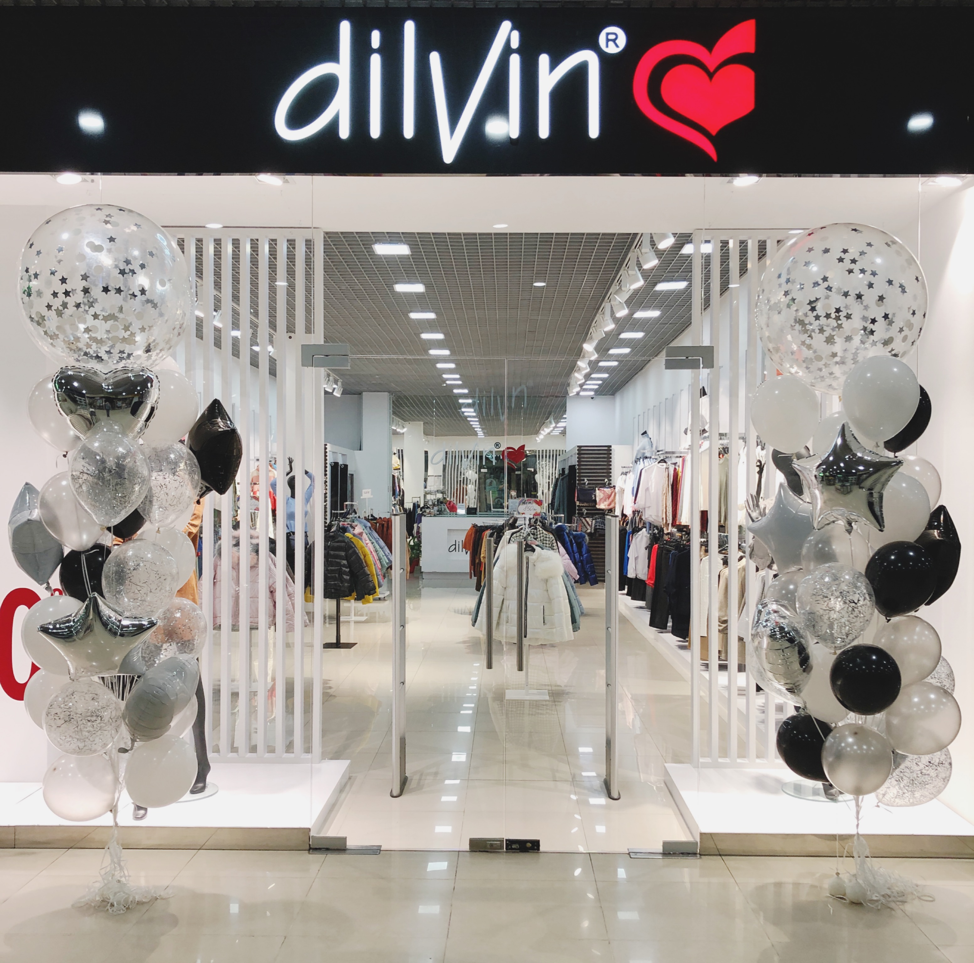 Оформление шарами магазина - букетами