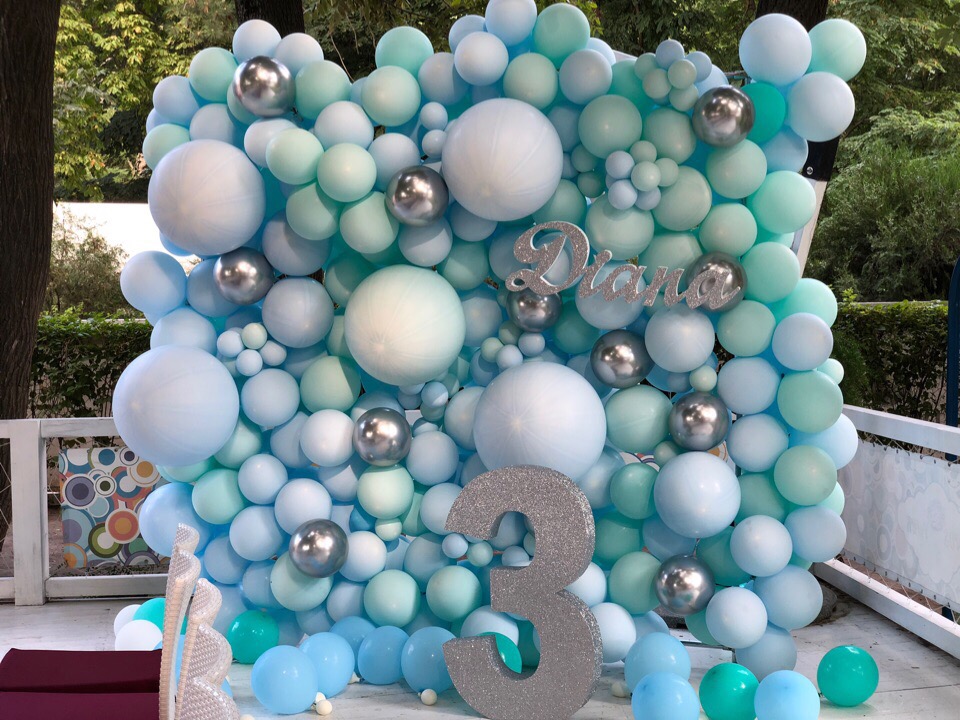 Стена из шаров Дабл стафф