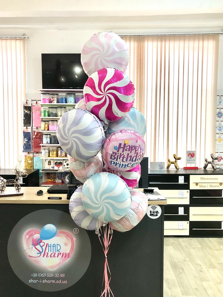 Композиция с шарами в форме леденцов и шар с hb