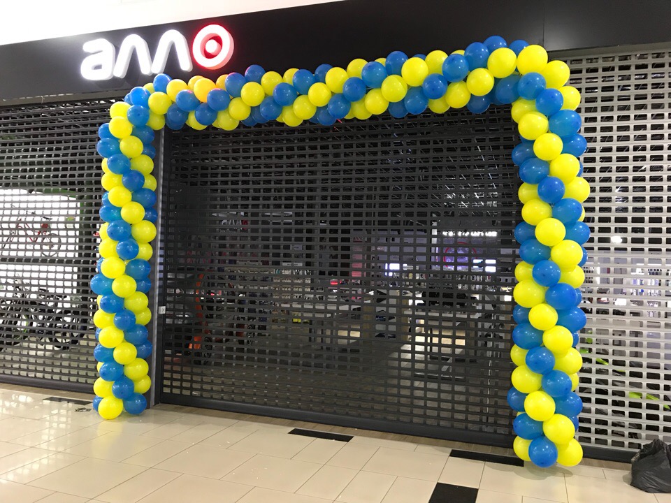 Оформление шарами  магазина Одесса (гирлянда в 4шара)